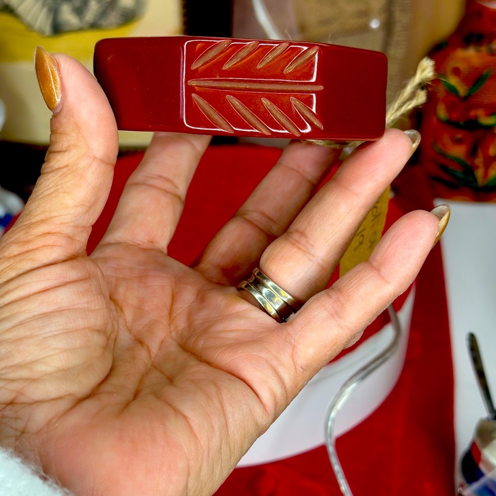 Beautiful vintage bakelite bangle